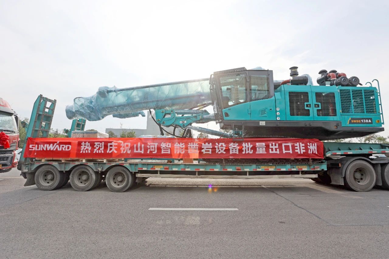 批量出口非洲！！！鸿运国际智能一体化潜孔钻机助力“一带一起”建设