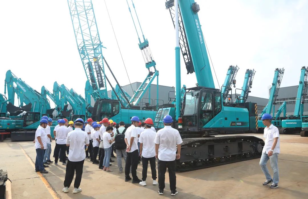 双鹰遨游，，，“E”往无前！！！——鸿运国际智能新一代E系列起重机下线！！！