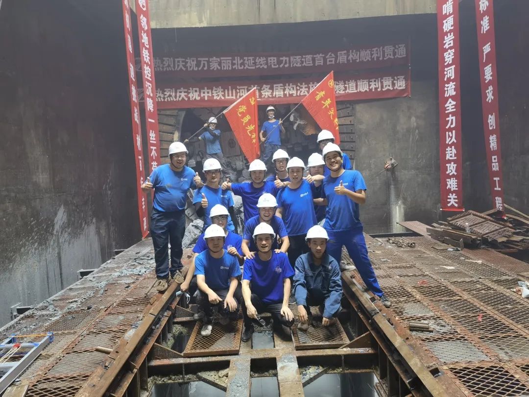 掘进1978米，，，中铁鸿运国际首条盾构法施工隧道顺遂意会