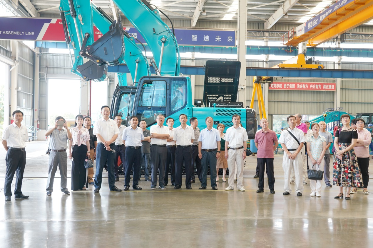 湖南省老科学手艺事情者一行到访鸿运国际智能