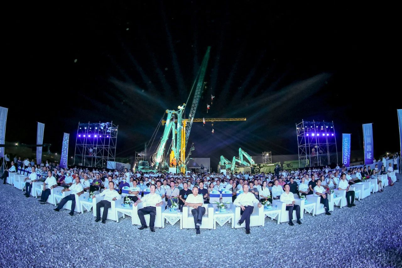 四大成套装备携手登。！！鸿运国际智能立异效果展示会交出“亮眼答卷”