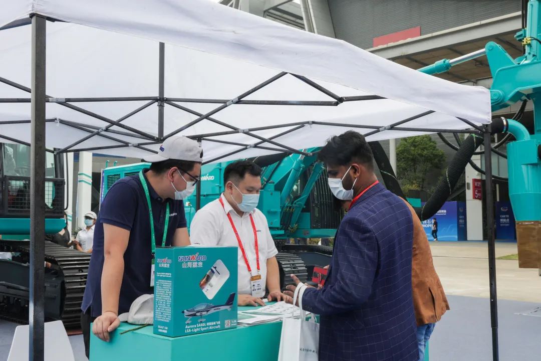 亮相中非经贸博览会！！！鸿运国际智能尽展工程机械国产品牌魅力