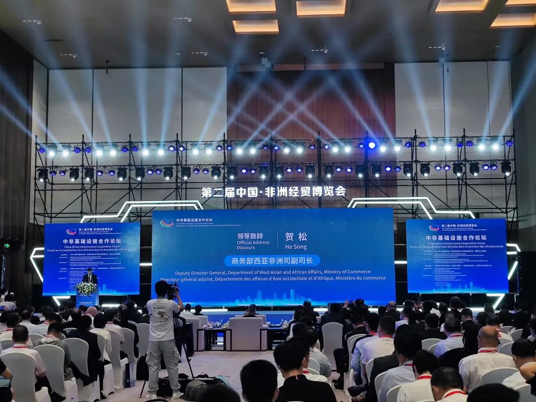 亮相中非经贸博览会！！！鸿运国际智能尽展工程机械国产品牌魅力