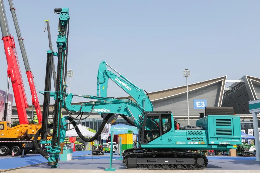 亮相中非经贸博览会！！！鸿运国际智能尽展工程机械国产品牌魅力