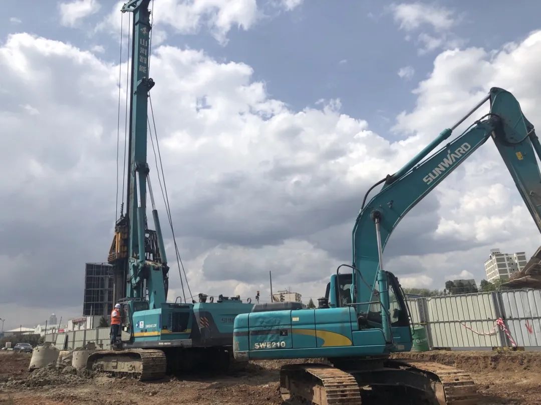 亮相中非经贸博览会！！！鸿运国际智能尽展工程机械国产品牌魅力