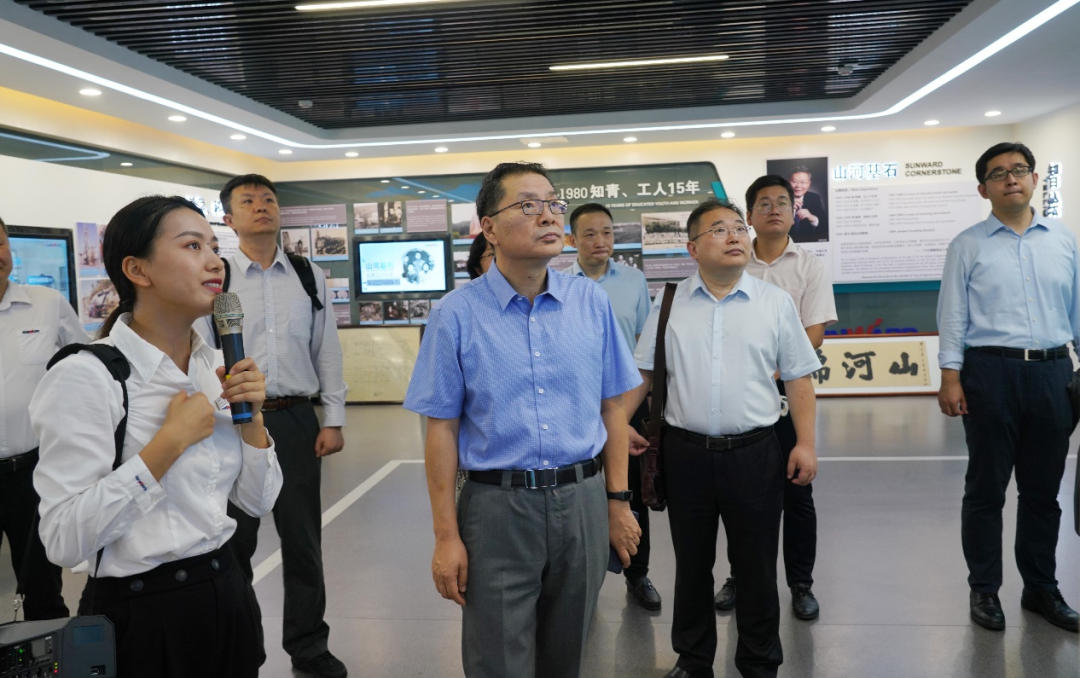 中国出口信用包管公司向导一行调研鸿运国际智能