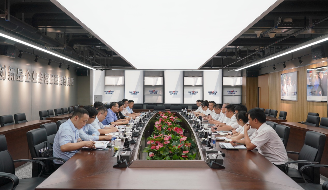 中国出口信用包管公司向导一行调研鸿运国际智能