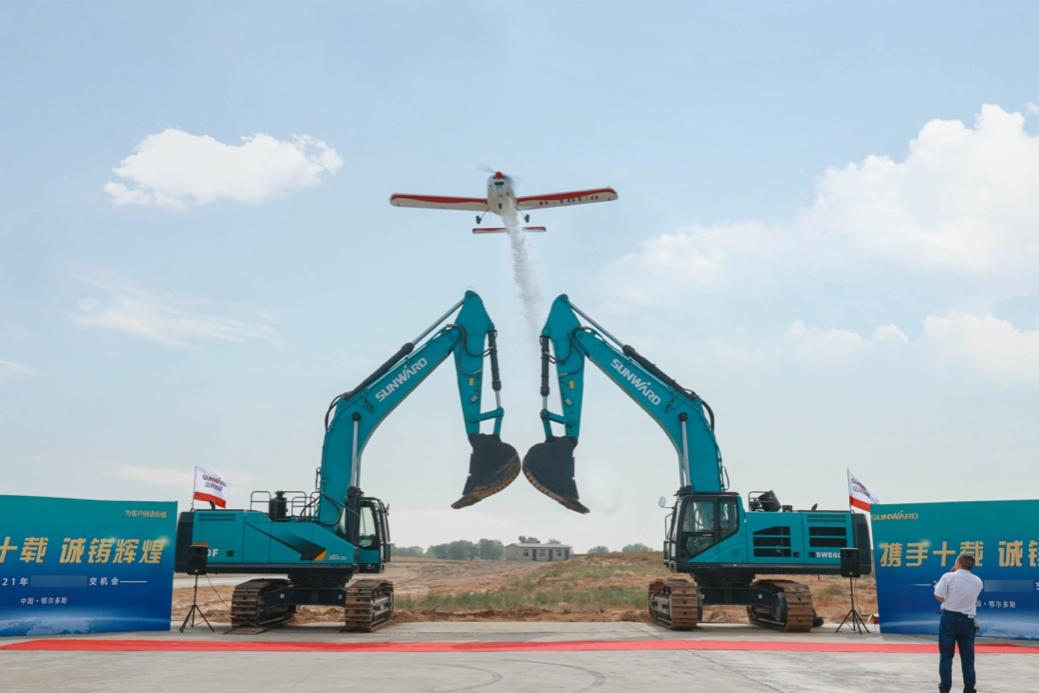 大型挖掘机批量交付、轻型运动飞机推广……这场活动超吸睛