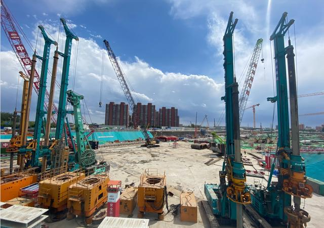 大国重器！！鸿运国际智能超等装备助力北京都会副中心综合交通枢纽站建设