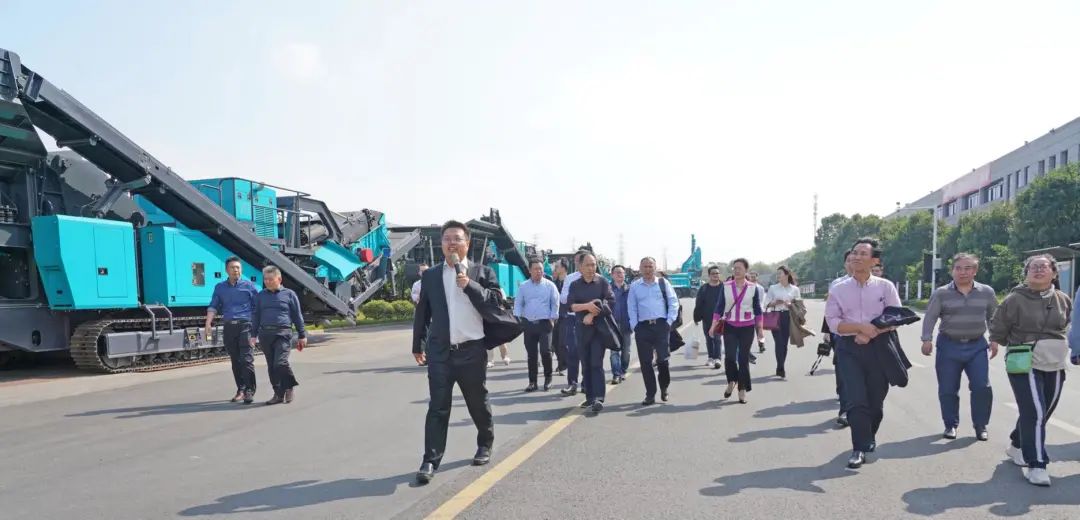 湖南省矿业协会第二届一次会员代表大会暨第二届一次理事会在鸿运国际智能顺遂召开