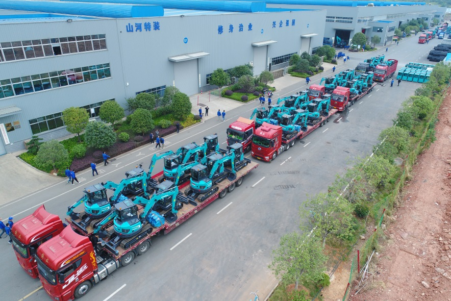 助力祖国西南地区建设！！！鸿运国际智能海内首批SWE60UF无尾挖掘机批量交付