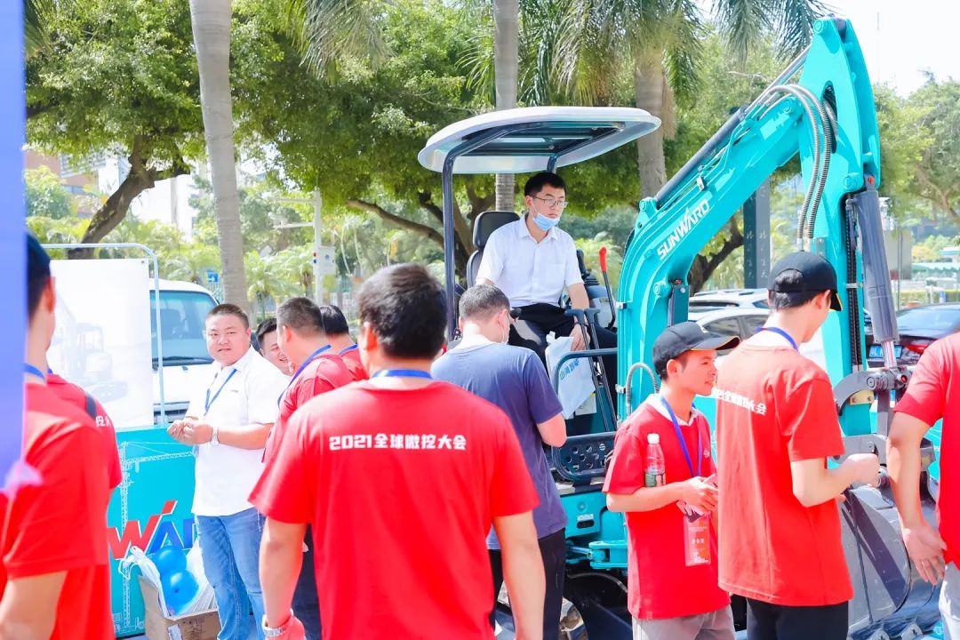 共享微挖新视界！！！鸿运国际智能微挖三大王牌产品齐聚2021全球微挖大会