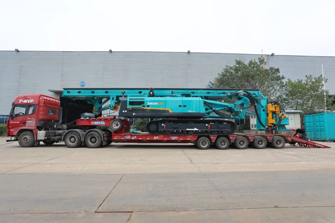 湖南日报：：：先行先试，，，开拓千亿美元新市。。。！！我省首单二手工程机械装备出口报关 鸿运国际智能装备 昨天