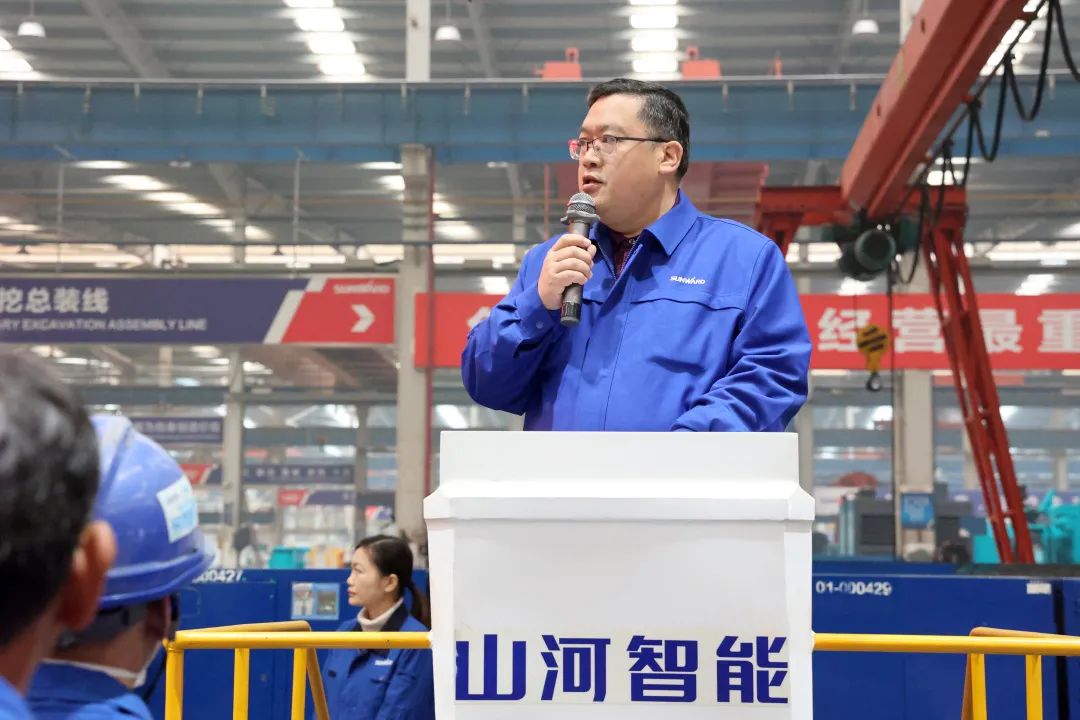 向模范学习！鸿运国际智能56名职工受到职工职业手艺竞赛表扬