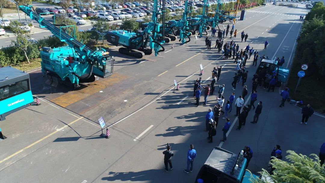 全球首创5G+智能钻机重磅宣布，鸿运国际智能倾力打造绿色智慧矿山成套装备