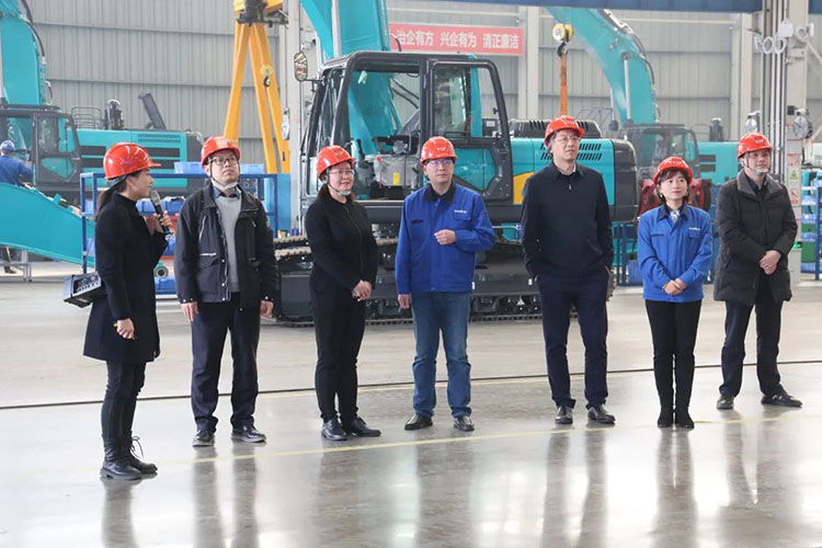 中国上市公司协会党委委员、、副秘书长刘翠兰一行调研鸿运国际智能