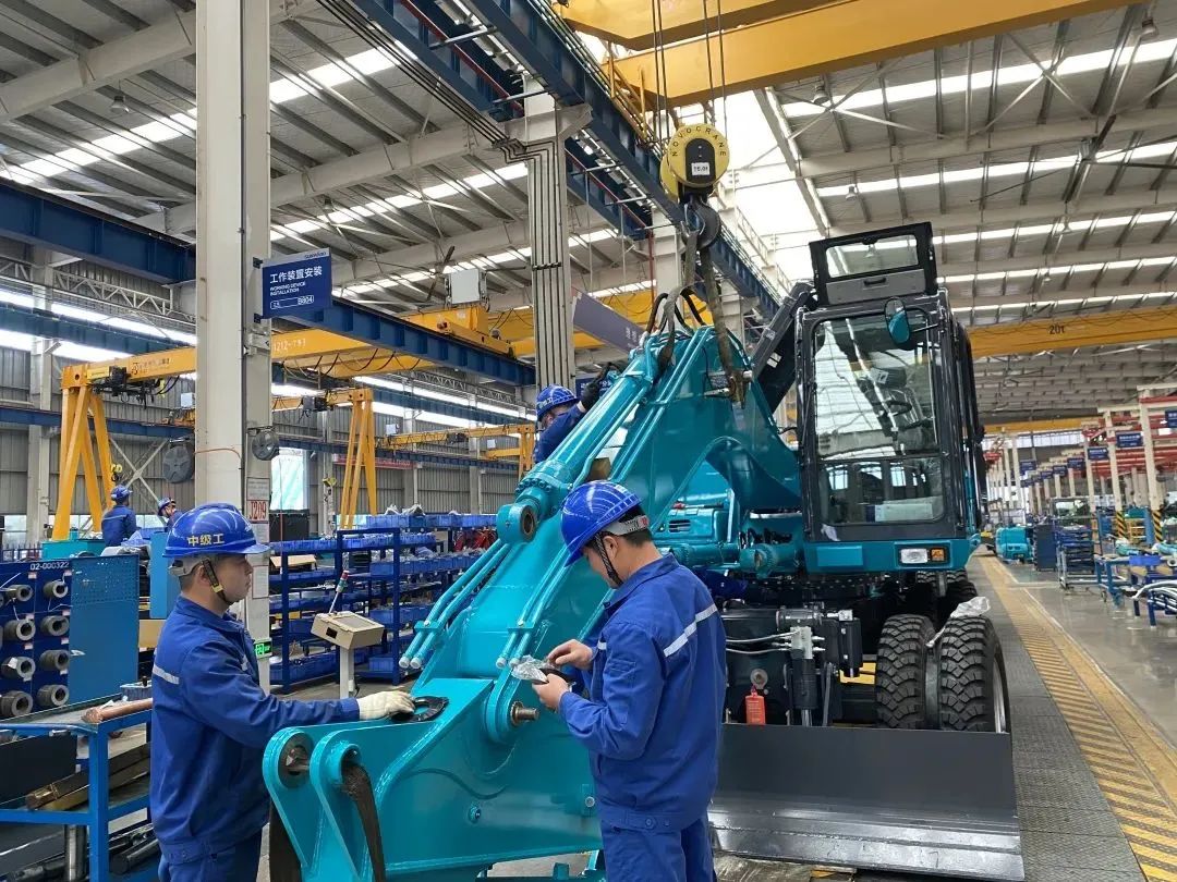 《湖南教育》：：探索18年，，，鸿运国际智能找到校企相助共赢的谜底