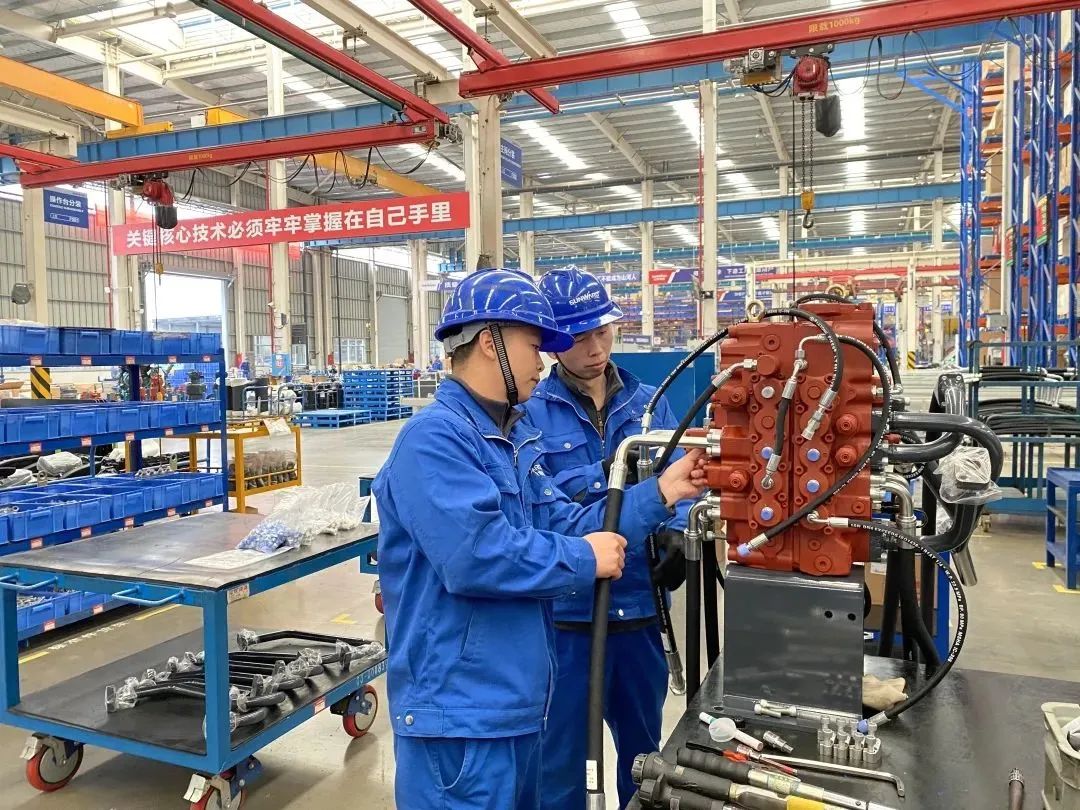 《湖南教育》：：探索18年，，，鸿运国际智能找到校企相助共赢的谜底