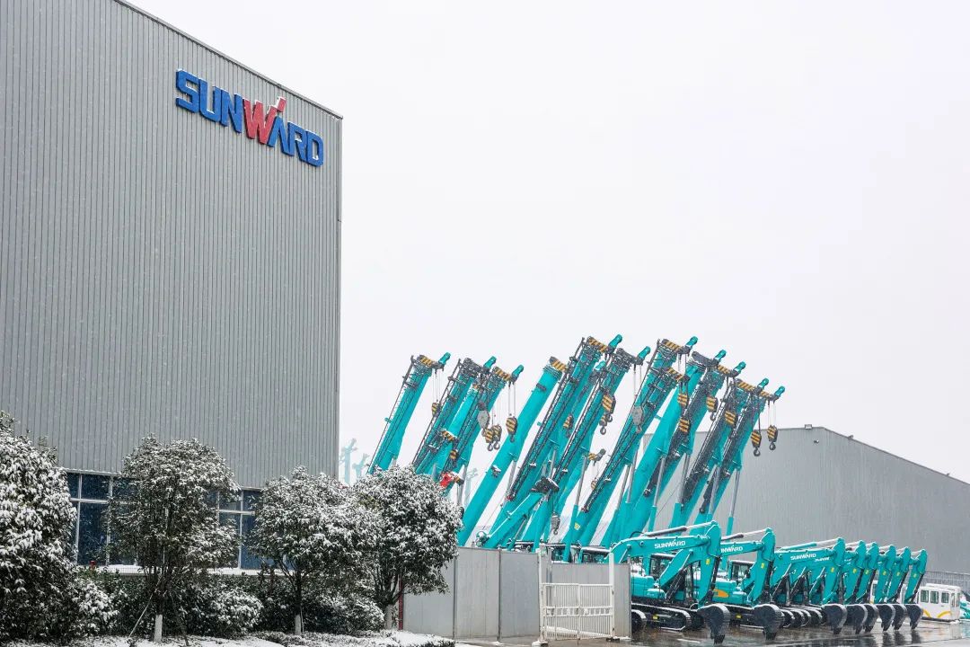 瑞雪兆丰年，，，邀您共赏雪中鸿运国际！