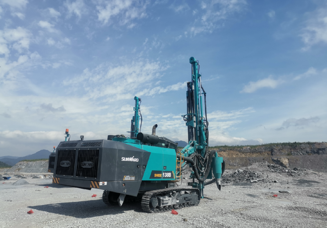 追加订单！鸿运国际智能一体化潜孔钻机助力海南华润水泥获好评