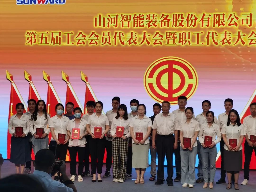 你好 2022！！！再见 2021！！！我与鸿运国际智能共生长