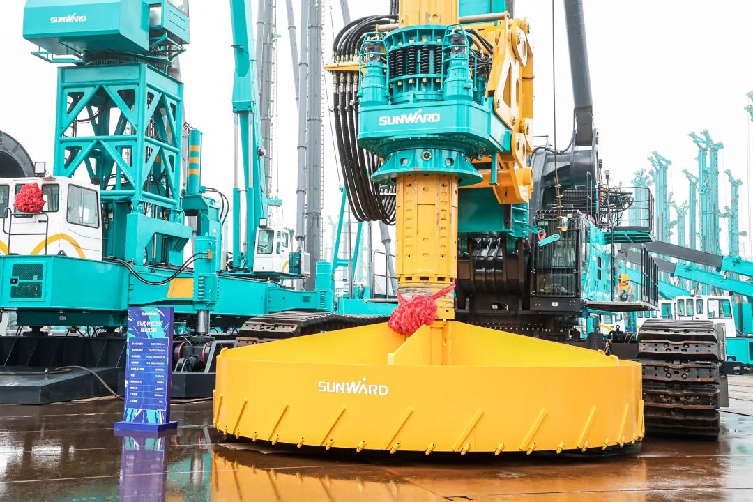 钻孔直径7米、钻孔深度170米！！天下最大旋挖钻机乐成下线