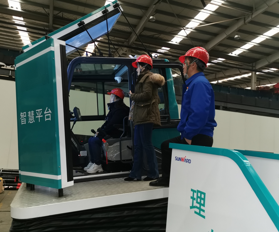 湖南省人工智能学会秘书长陈爱斌一行考察调研鸿运国际智能