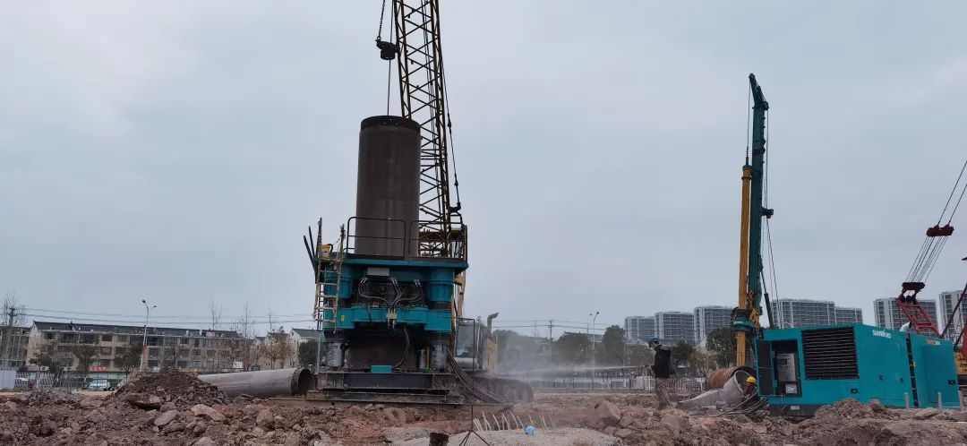 利器出击！！！鸿运国际智能SWRC260全回转全套管钻机乐成完成首钻