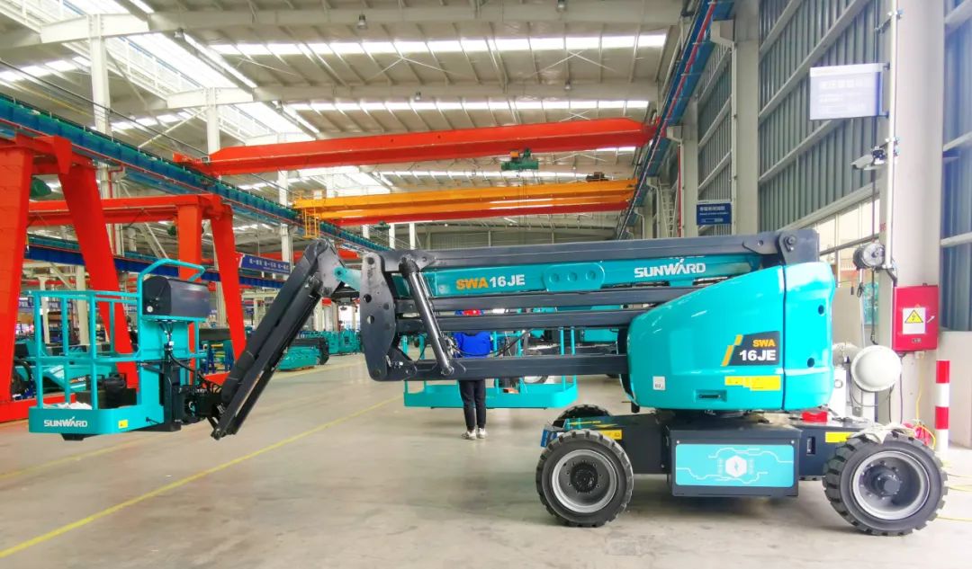 勇闯蓝海！！！鸿运国际智能两款臂式高空作业平台正式“出道”