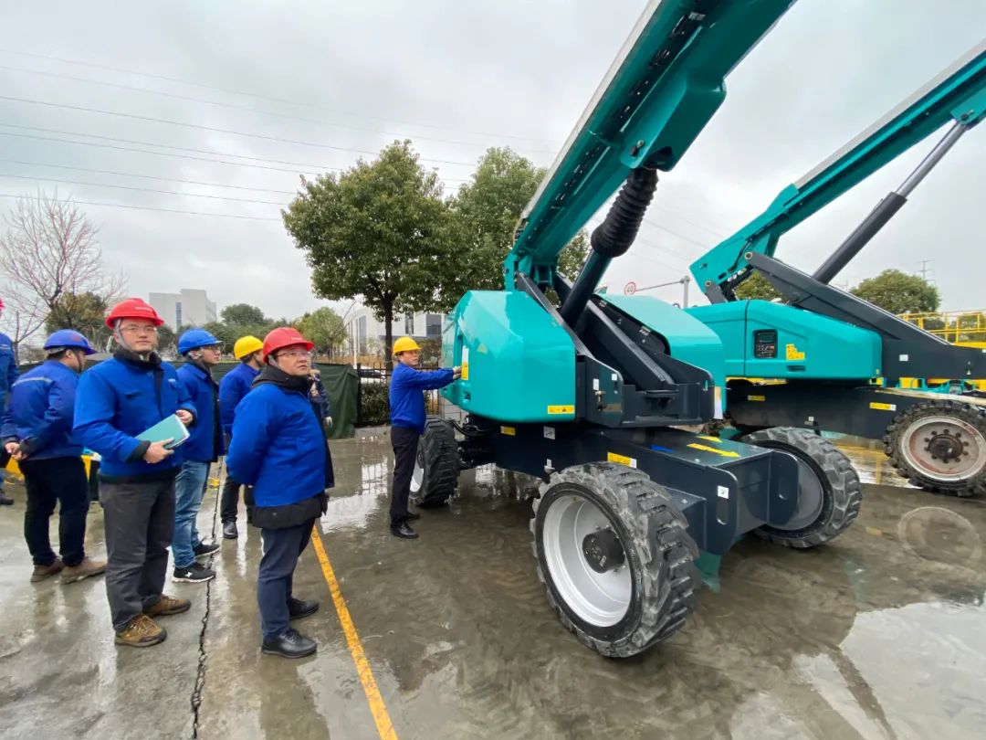 勇闯蓝海！！！鸿运国际智能两款臂式高空作业平台正式“出道”