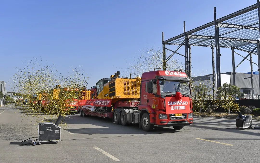 又一款差别化定制产品获认可！鸿运国际智能SWDH89J内燃式露天钻批量发货