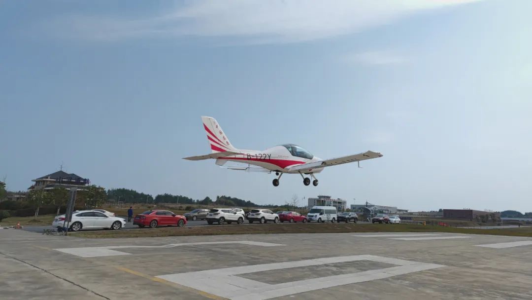 火情就是下令！！！湖南航空应抢救援队鸿运国际机组展现“鸿运国际速率”