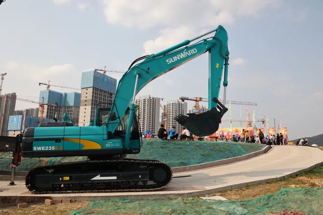 硬实力+软手刺！鸿运国际智能协拍电视剧《重中之重》开机