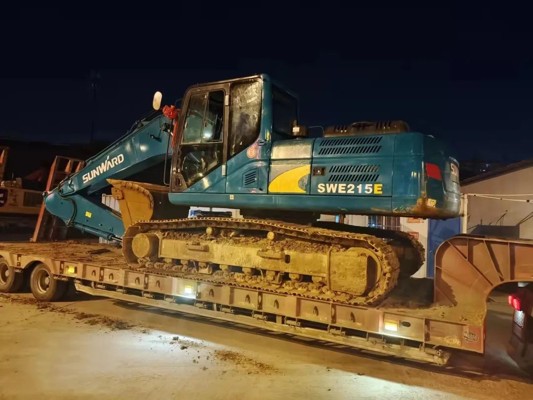 冲锋一线显继承！鸿运国际智能挖掘机助力长沙方舱医院建设