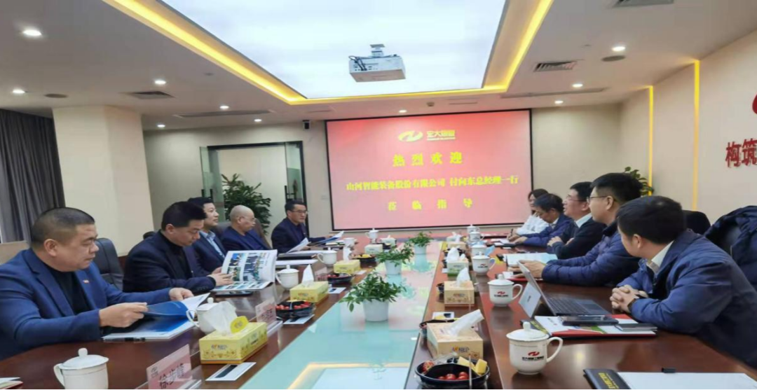 携手战边疆！！鸿运国际智能潜孔钻机助力弘大爆破新疆奇台项目建设