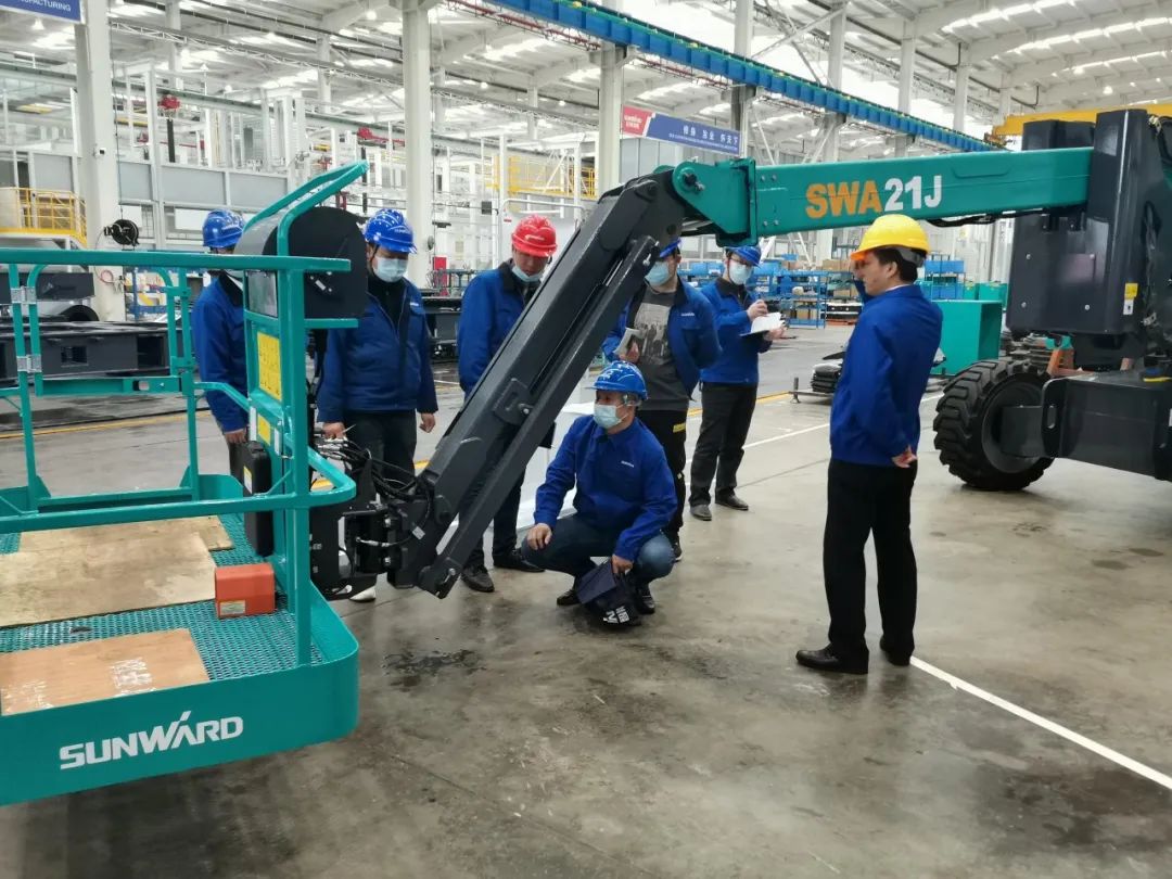 行业同级别产品之最！！！鸿运国际智能又一款曲臂式高空作业平台乐成下线