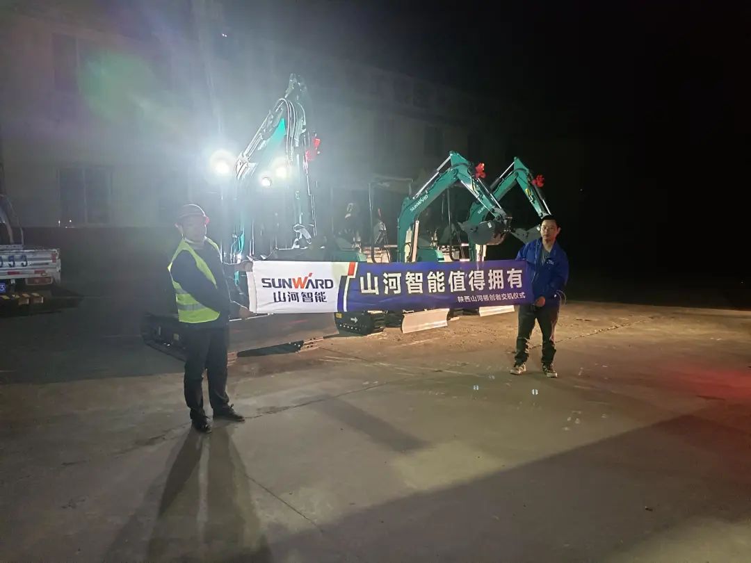 好服务、、好装备！！！鸿运国际智能挖掘机再获客户追加订单