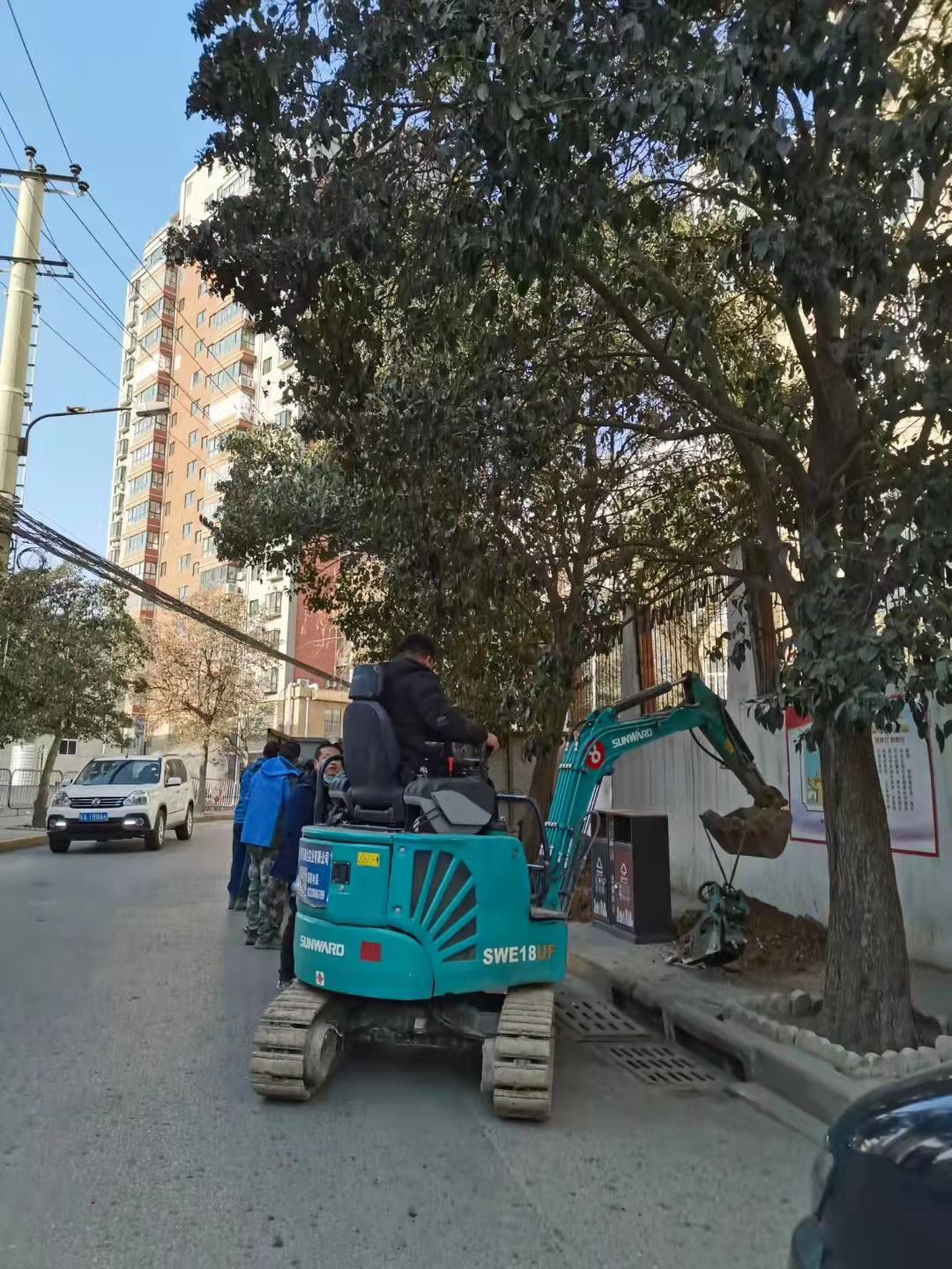 好服务、、好装备！！！鸿运国际智能挖掘机再获客户追加订单