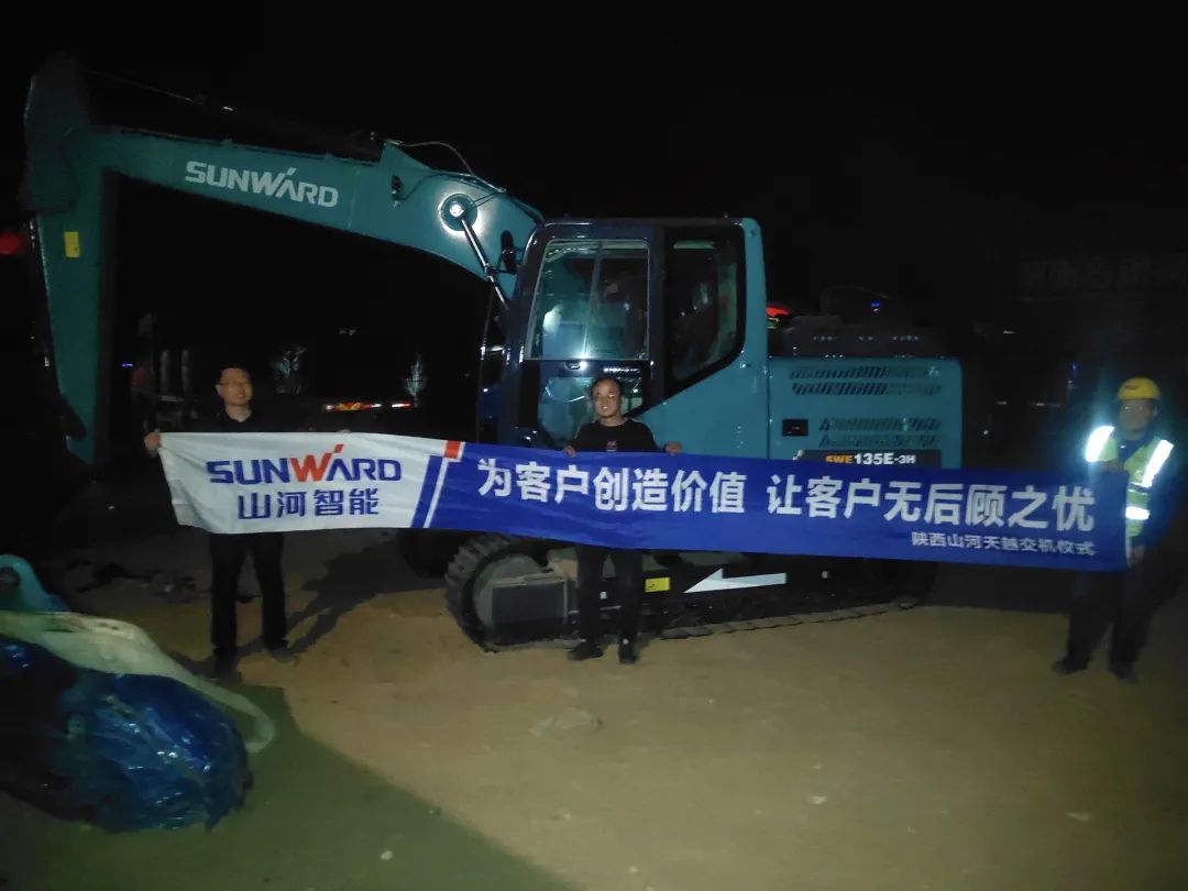 冲、、、冲、、、冲！！！带您感受鸿运国际智能挖掘机火热交机时刻