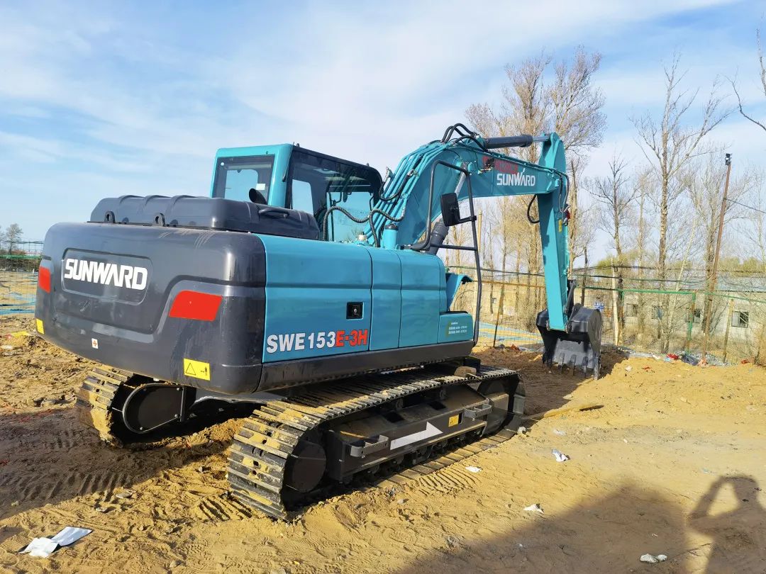 冲、、、冲、、、冲！！！带您感受鸿运国际智能挖掘机火热交机时刻