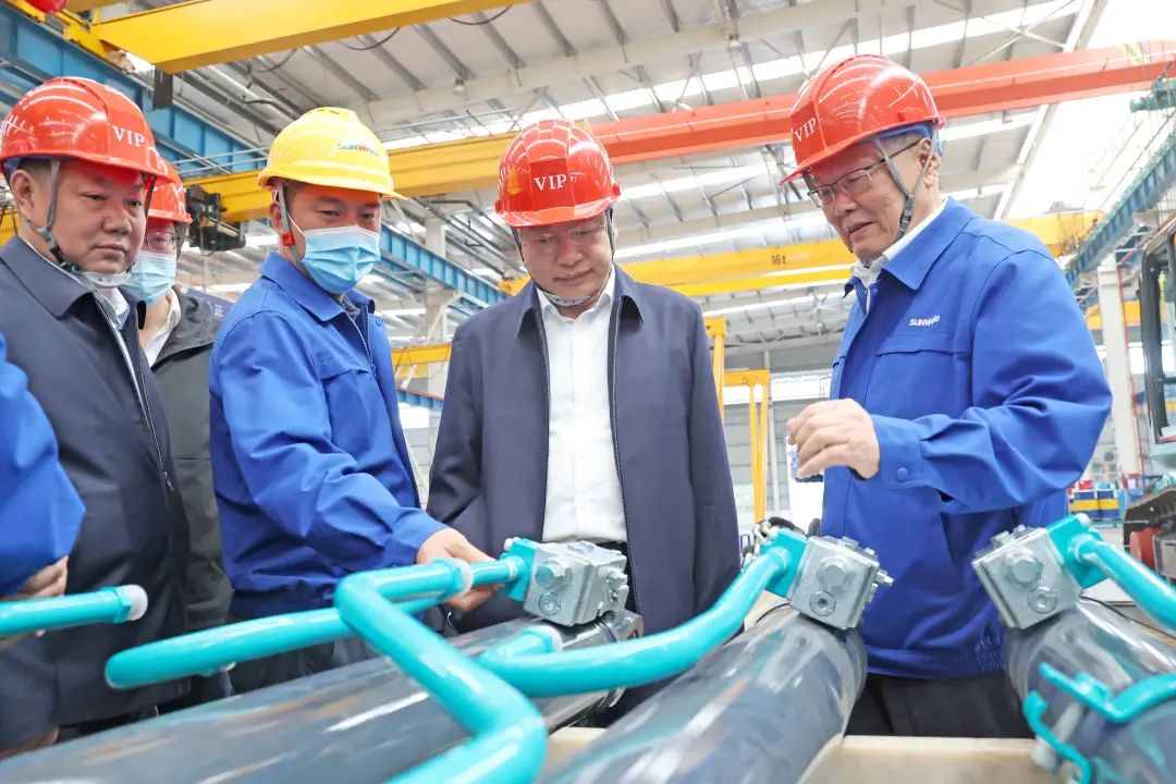 中铁二十局党委书记、、董事长雷位冰带队造访鸿运国际智能