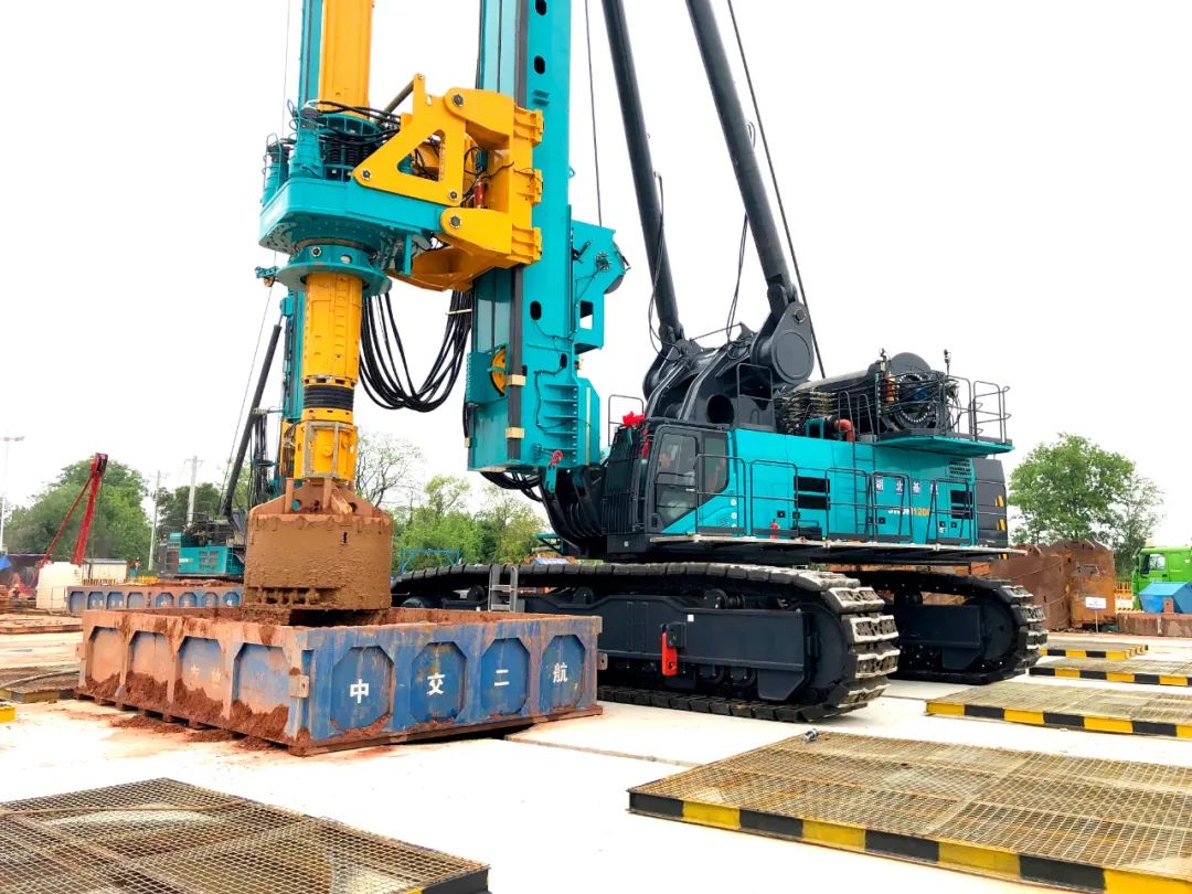 再啃“硬骨头”！！鸿运国际智能“超等桩备”助建燕矶长江大桥