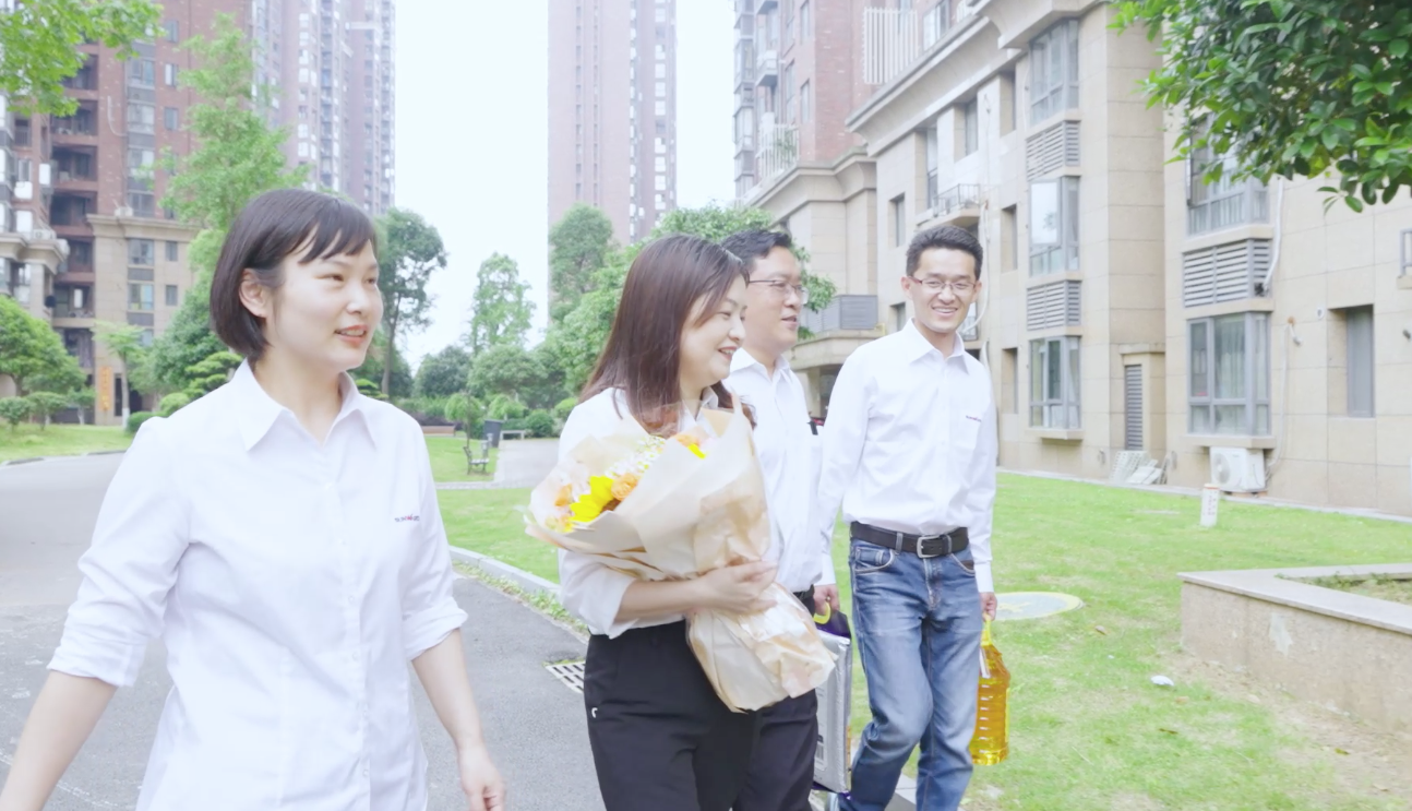 在母亲节，向你们死后的妈妈送去“鸿运国际家园”的温暖