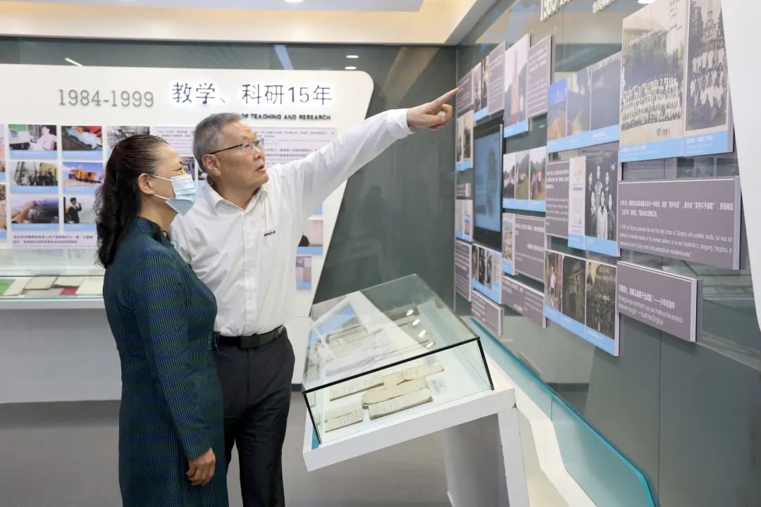 深化产学研相助！！！中南大学校长、、中国工程院院士田红旗率团造访鸿运国际智能