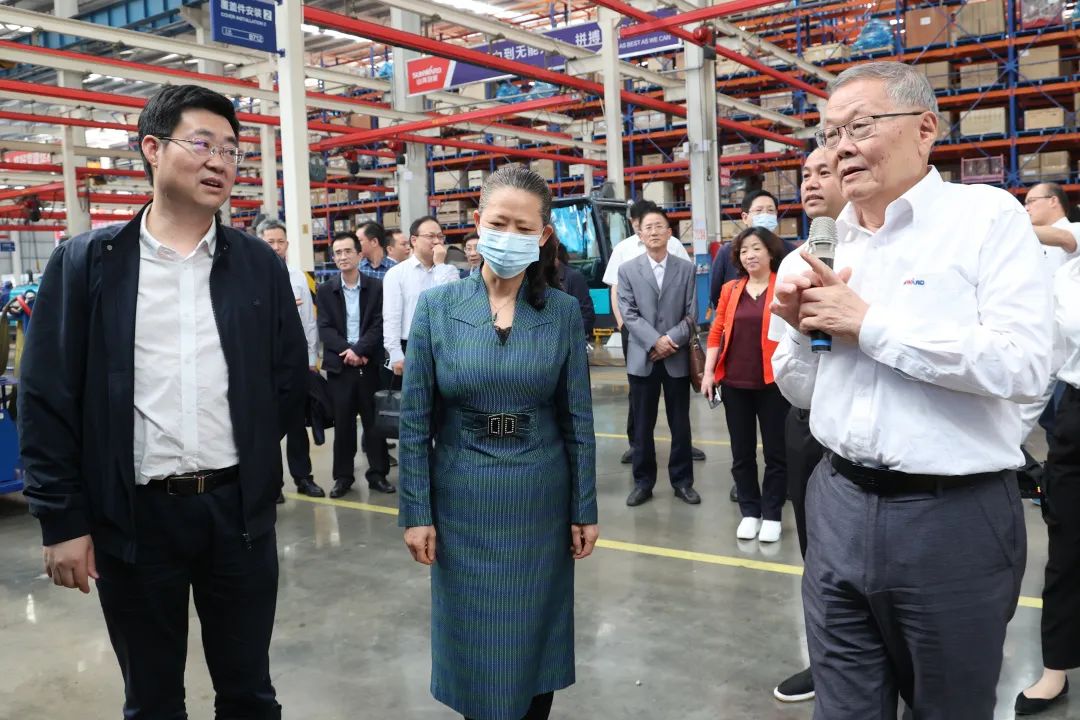 深化产学研相助！！！中南大学校长、、中国工程院院士田红旗率团造访鸿运国际智能