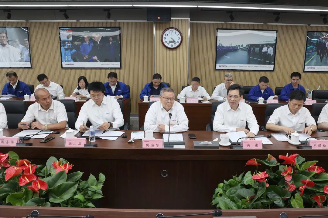 深化产学研相助！！！中南大学校长、、中国工程院院士田红旗率团造访鸿运国际智能