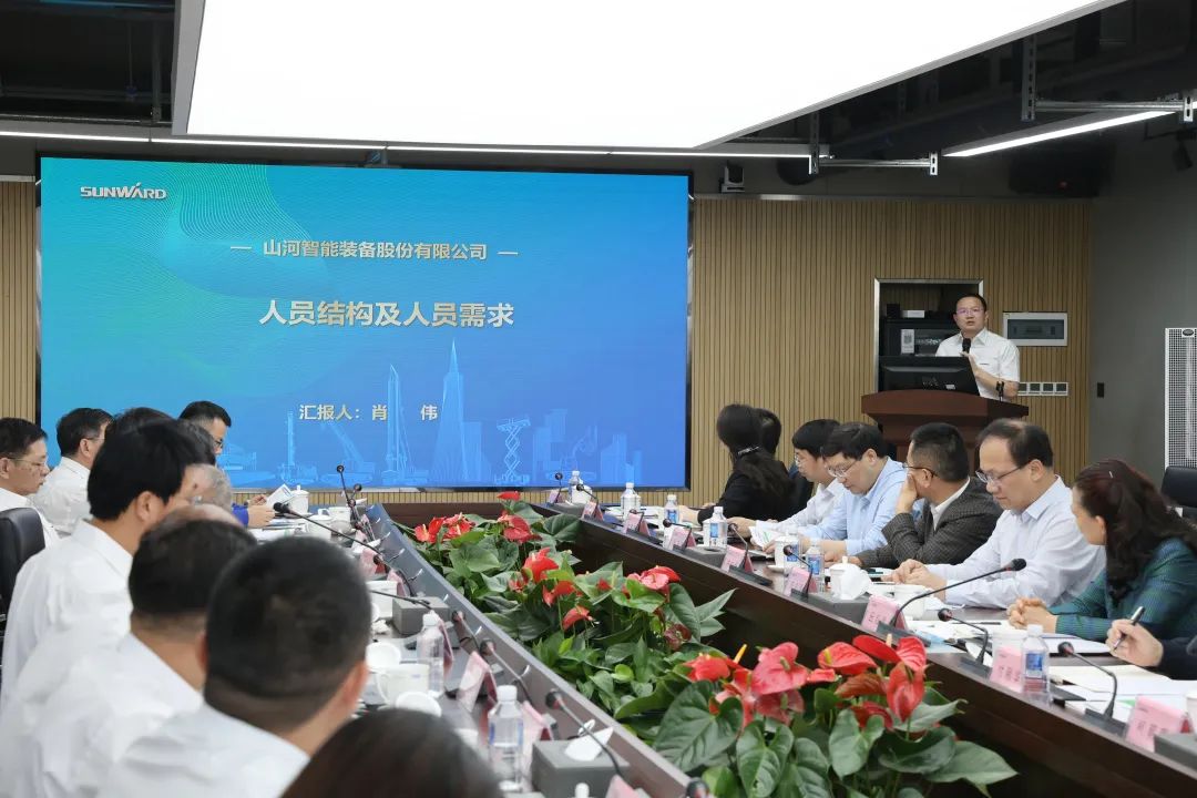 深化产学研相助！！！中南大学校长、、中国工程院院士田红旗率团造访鸿运国际智能