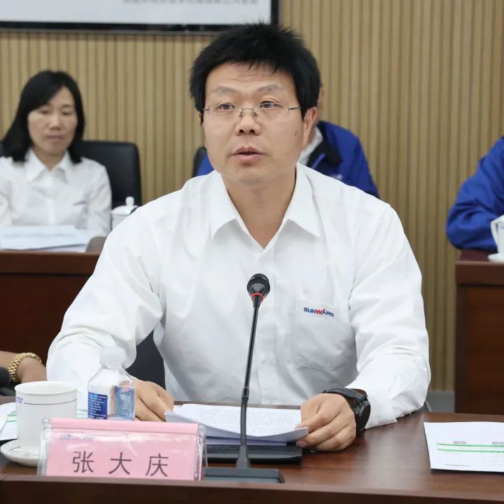 深化产学研相助！！！中南大学校长、、中国工程院院士田红旗率团造访鸿运国际智能