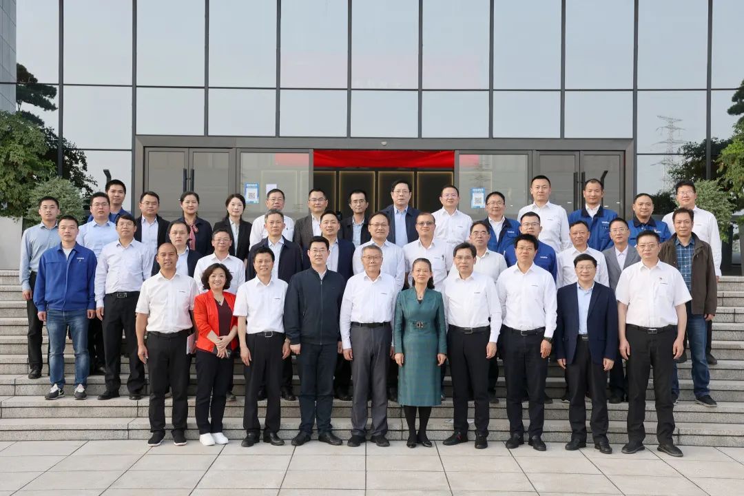 深化产学研相助！！！中南大学校长、、中国工程院院士田红旗率团造访鸿运国际智能