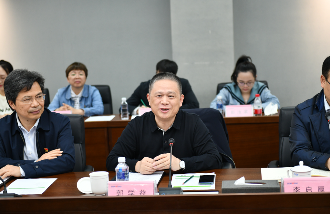 中南大学副校长郭学益率科学研究部一行调研鸿运国际智能